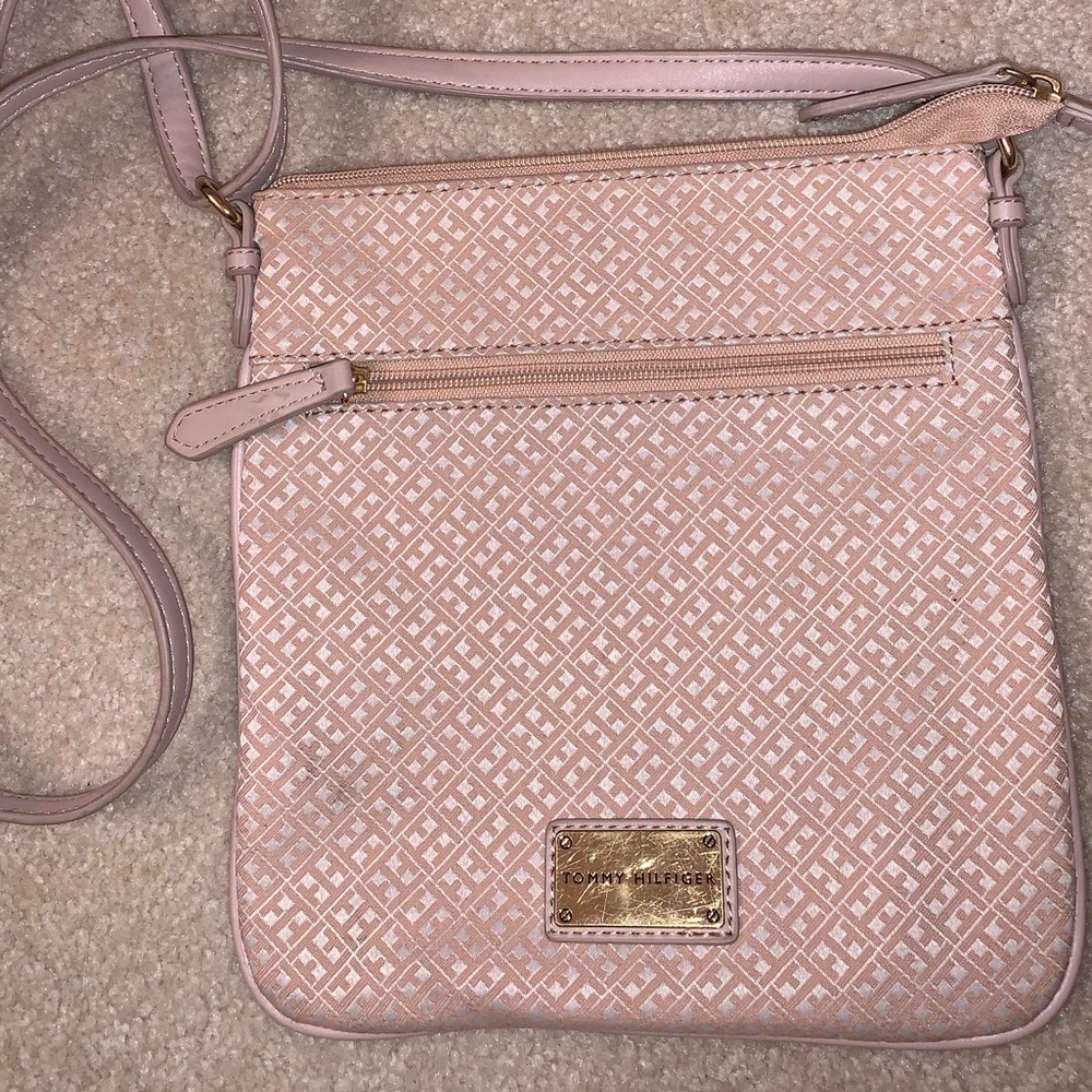 TOMMY HILFIGER CROSSBODY PURSE